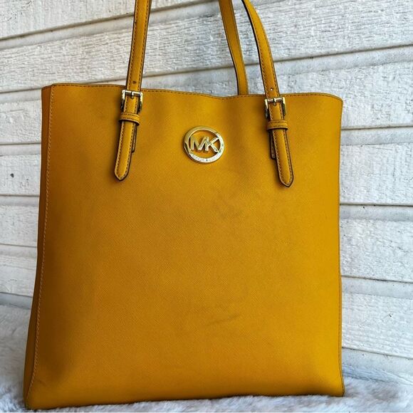 MICHAEL KORS Yellow Large Leather Jet Set Voyager Laptop Work Tote Shoulder Bag - Picture 2 of 12
